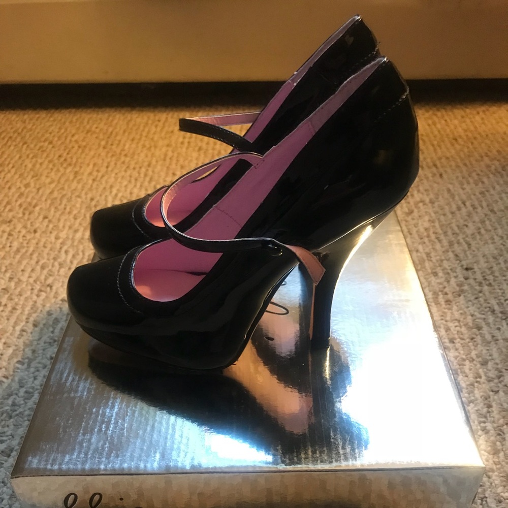 NEW Ellie Mary Jane Heels